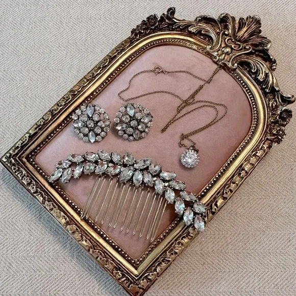 3 Piece Antiqued Gold Tone Rhinestone Set Earrings, Necklace & Hair Comb - Picture 9 of 12